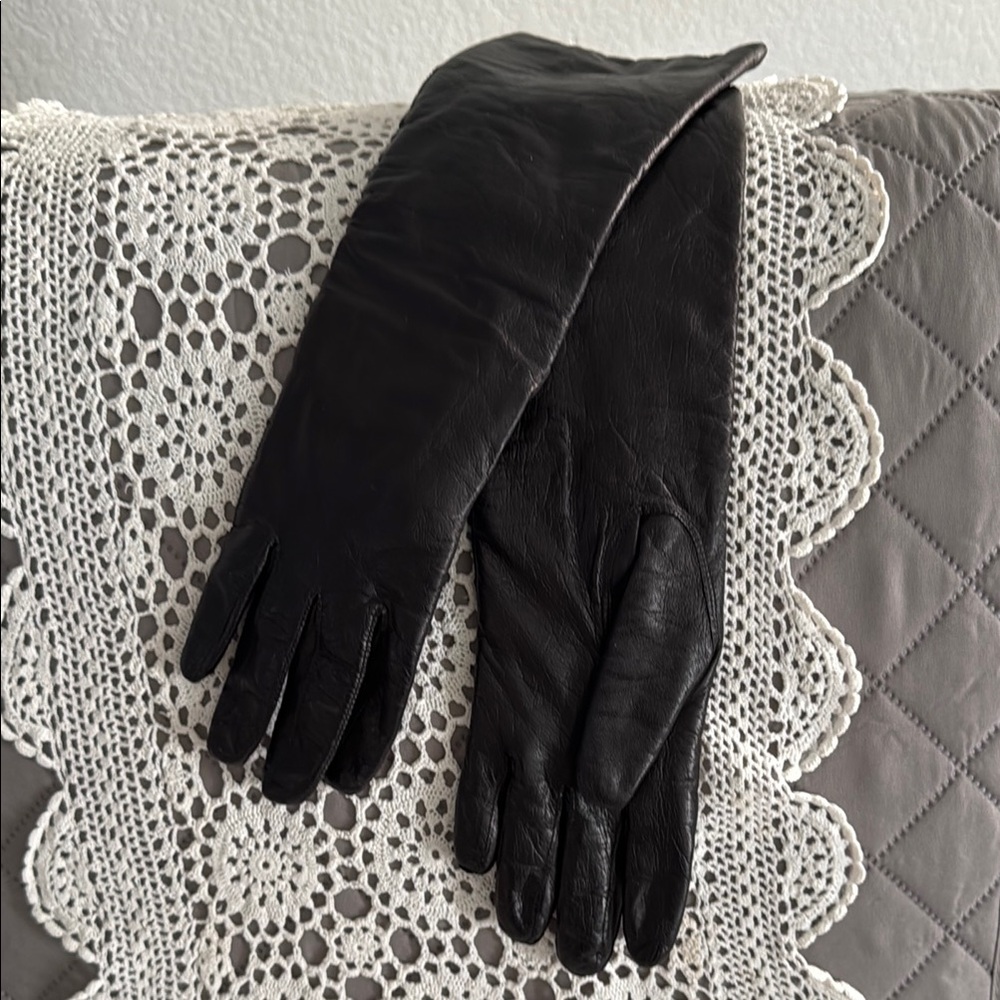 Elegant Black Leather Gloves